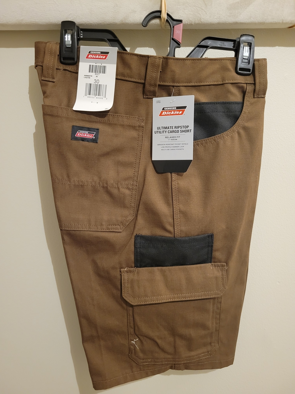 Dickies Brown Cargo Shorts with Black Pocket Accents